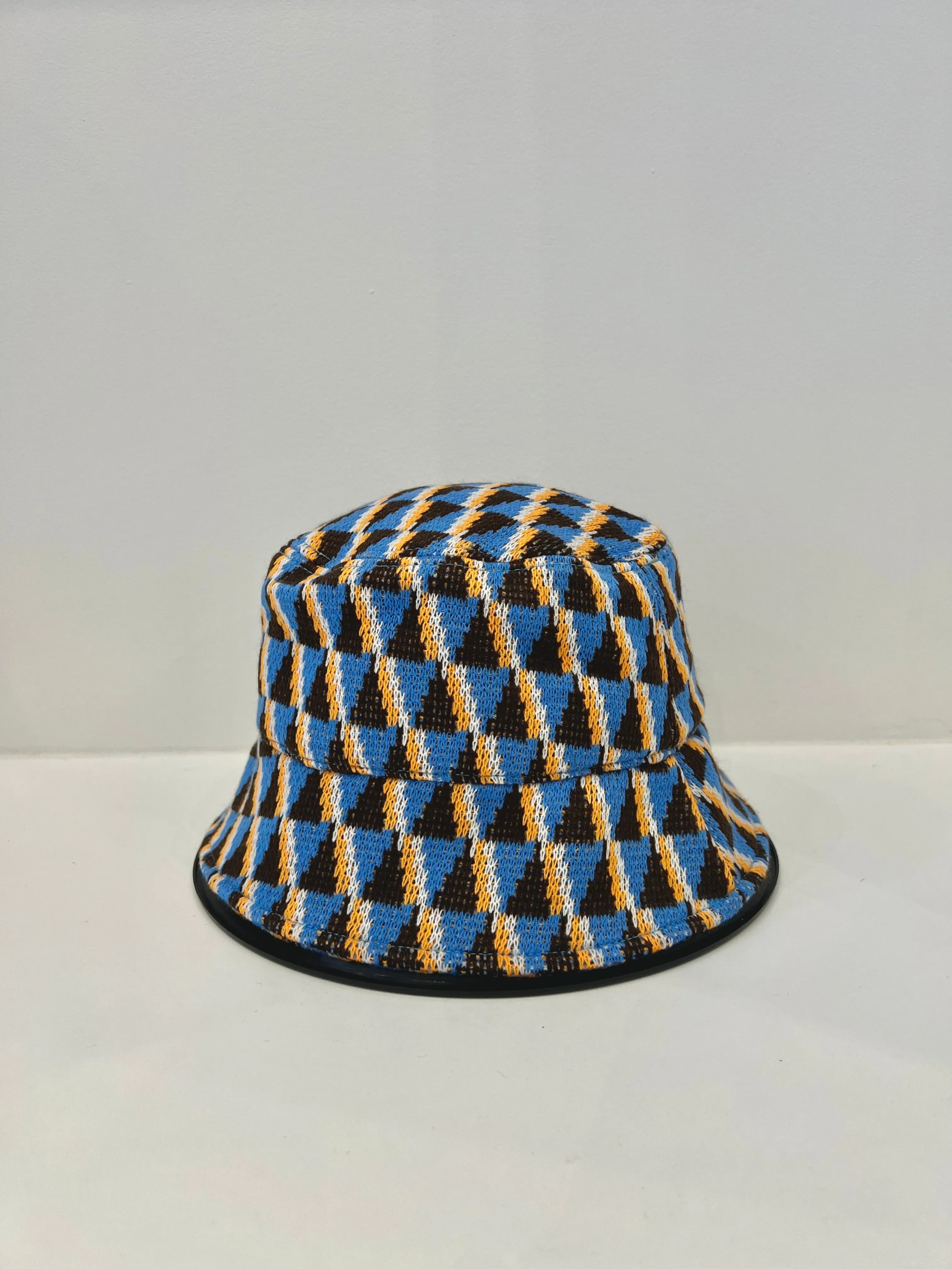 ZIGZAG Printed bucket hat